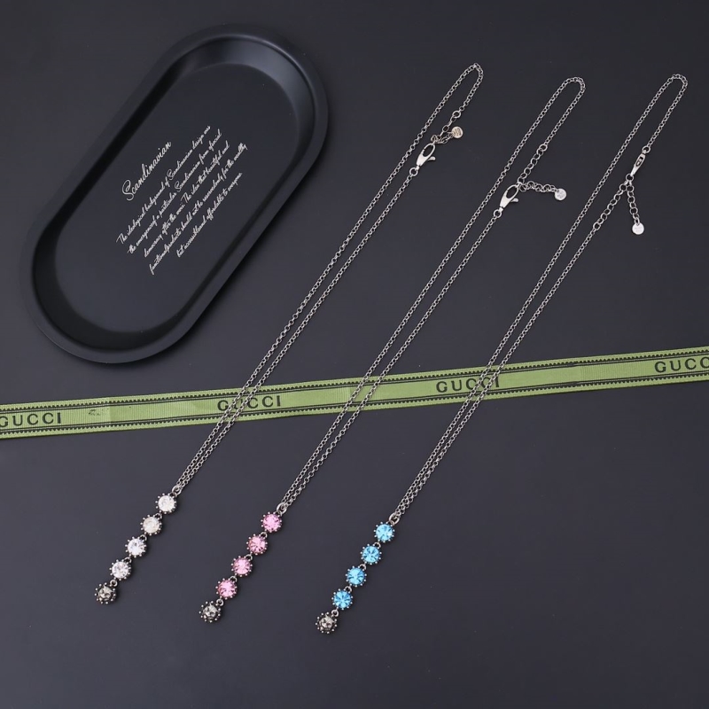 G*u*i necklaces